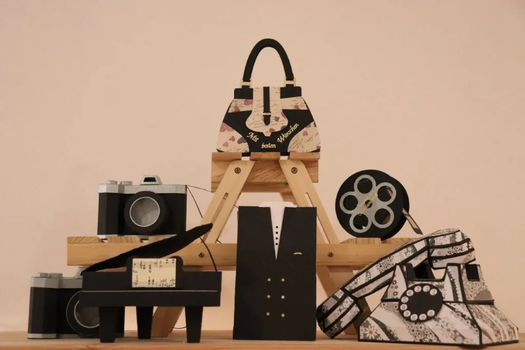 Verschiedene thematische Geschenkboxen für Film- und Musikbegeisterte